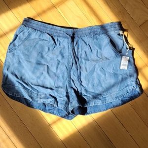 Elastic waist denim look shorts